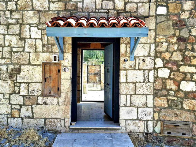 ASSOS DEMİRCİ KÖYÜ SATILIK 2 KATLI MÜSTAKİL TAŞ EV