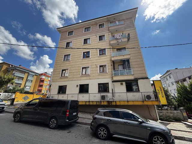 KARTAL CUMHURIYET MAHALLESI BALKONLU ARA KAT SATILIK 3 + 1 DAIRE