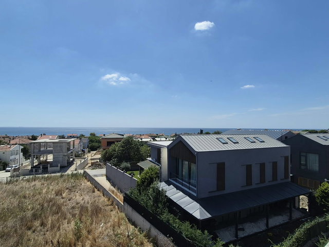 REMAX'DAN GÜZELCEDE DENİZ MANZARALI 5+3 SIFIR LÜKS VİLLA