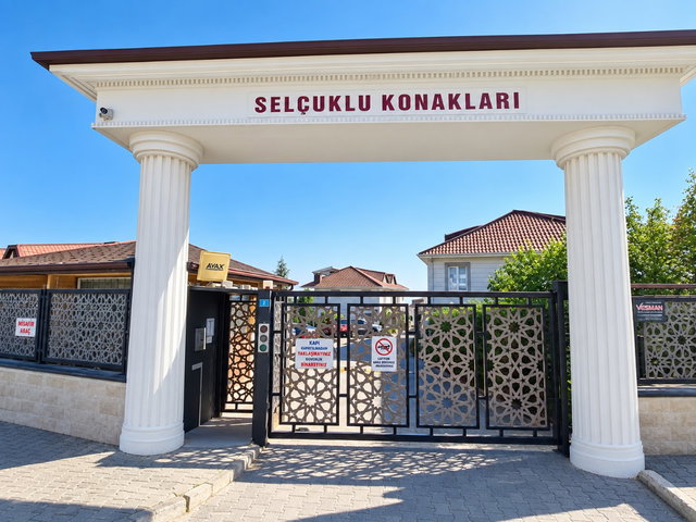 SERDİVAN SELÇUKLU KONAKLARI’NDA 4+1, 250 M², 2 KATLI, 3 WC’Lİ SATILIK VİLLA