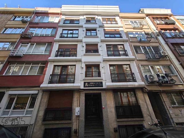 SAKIZAĞACI 1+1 BAHÇE KATI MERKEZİ KONUM BAHÇE KULLANIMLI