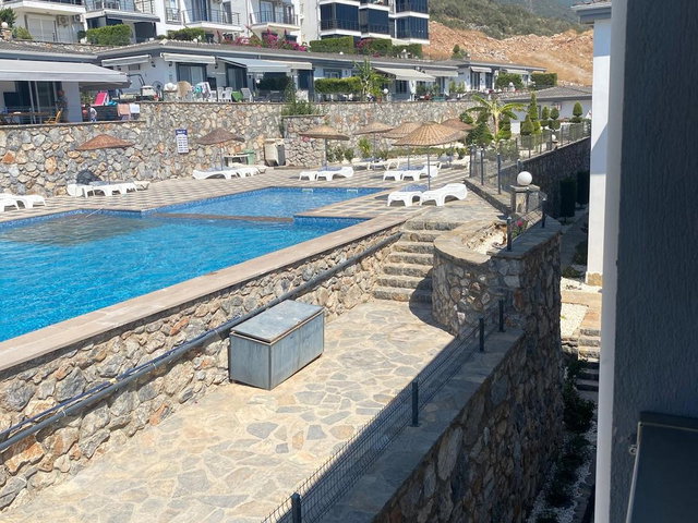 AKBÜK’TE DENİZ MANZARALI EŞYALI SATILIK 1+1 DAİRE