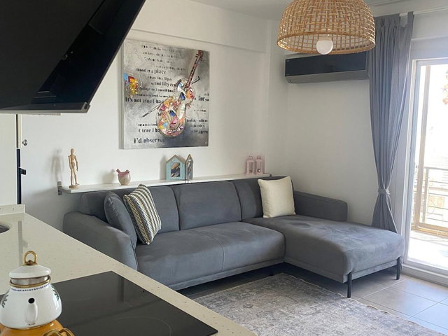 AKBÜK’TE DENİZ MANZARALI EŞYALI SATILIK 1+1 DAİRE
