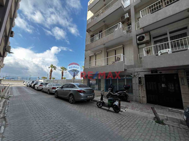 41 KARŞIYAKA SAHİLDE DENİZE ÇOK YAKIN 3+1 SATILIK DAİRE