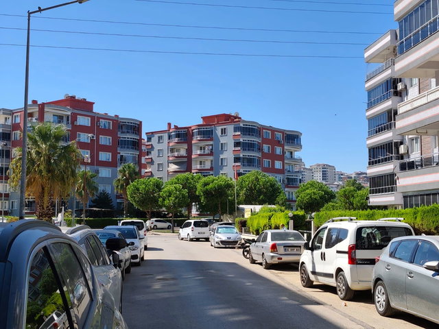 ALİAĞA SİTELER’DE MERKEZİ KONUMDA, SATILIK , YEŞİLLİKLER İÇİNDE 3+1 DAİRE