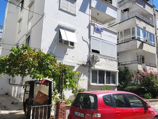 AKÇAY’DA CUMA PAZARI CİVARI SATILIK 2+1 DAİRE