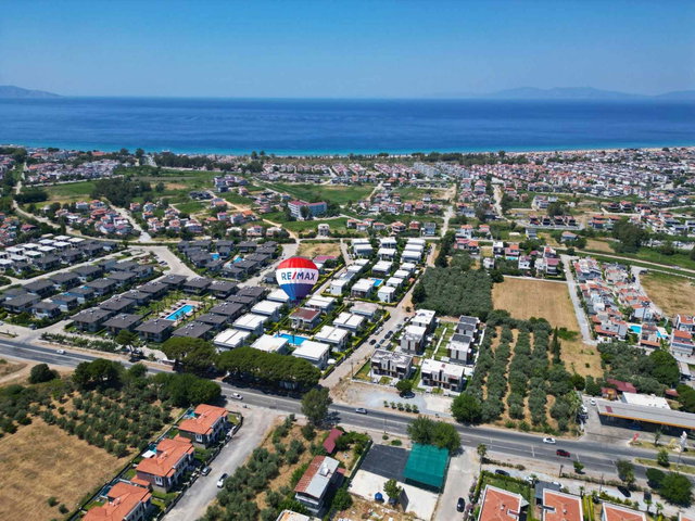 KUŞADASI GÜZELÇAMLI NATUREL PARK VILLALARI’NDA HAVUZLU SITE İÇINDE 3+1 VILLA
