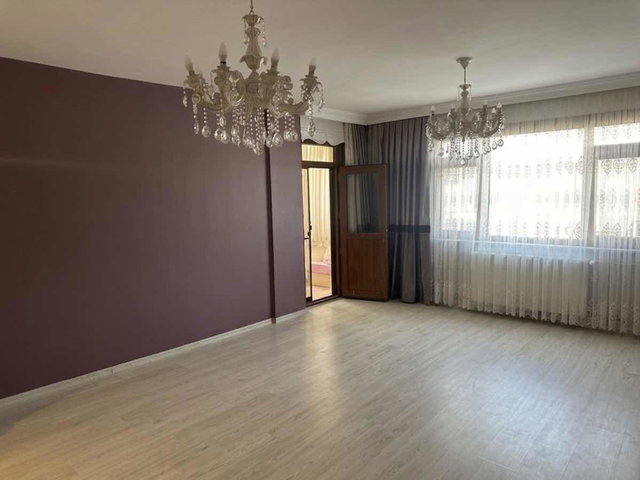 KADIKÖY ACIBADEM’DE GÜNEY-DOĞU CEPHELİ, BALKONLU, 3+1 FERAH KİRALIK DAİRE