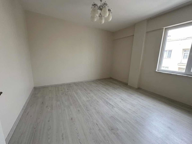 KADIKÖY ACIBADEM’DE GÜNEY-DOĞU CEPHELİ, BALKONLU, 3+1 FERAH KİRALIK DAİRE
