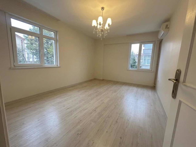 KADIKÖY ACIBADEM’DE GÜNEY-DOĞU CEPHELİ, BALKONLU, 3+1 FERAH KİRALIK DAİRE
