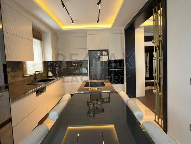 RE/MAX LACİVERT'TEN KAYAKYOLU'NDA SATILIK 5+1 VİLLA