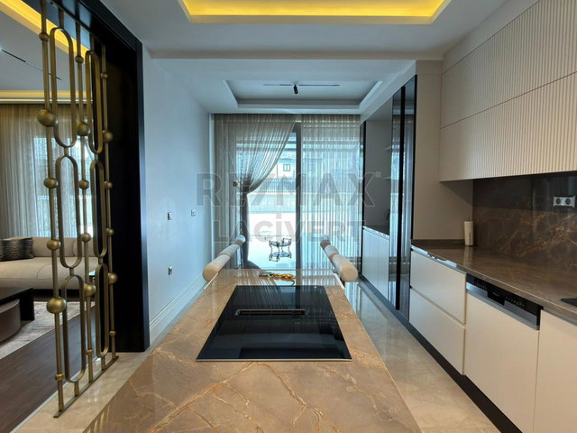 RE/MAX LACİVERT'TEN KAYAKYOLU'NDA SATILIK 5+1 VİLLA