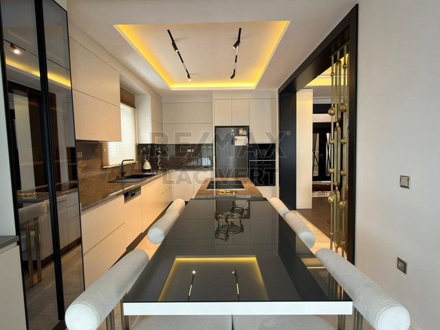 RE/MAX LACİVERT'TEN KAYAKYOLU'NDA SATILIK 5+1 VİLLA