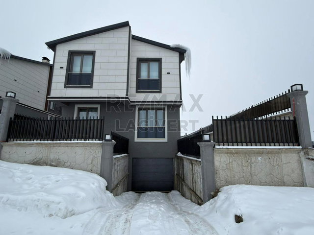 RE/MAX LACİVERT'TEN KAYAKYOLU'NDA SATILIK 5+1 VİLLA