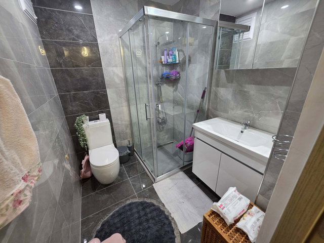 PENDİK ÇARŞI İÇİ BALKONLU KAPALI MUTFAK 130 M2 KİRALIK DAİRE