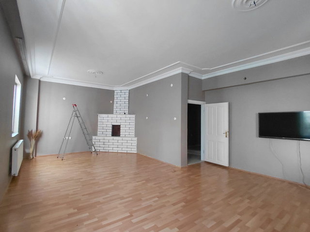 ÖZALPER MAH.’DE GİRİŞ KAT 3+1 | 150 M² NET | 2 BANYO | BALKONLU KİRALIK DAİRE