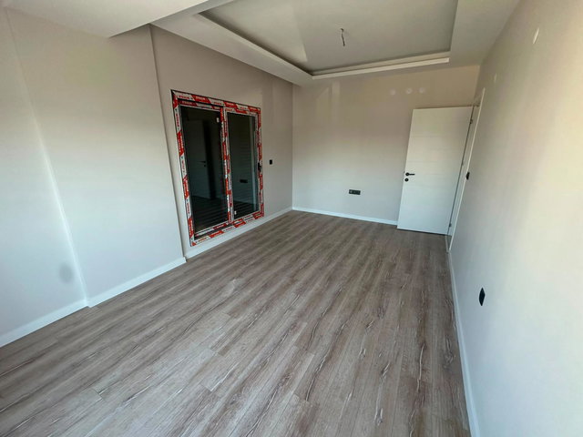 227 SEYREK MERKEZDE HAVUZLU SİTE İÇERİSİNDE KİRALIK 2+1 DAİRE