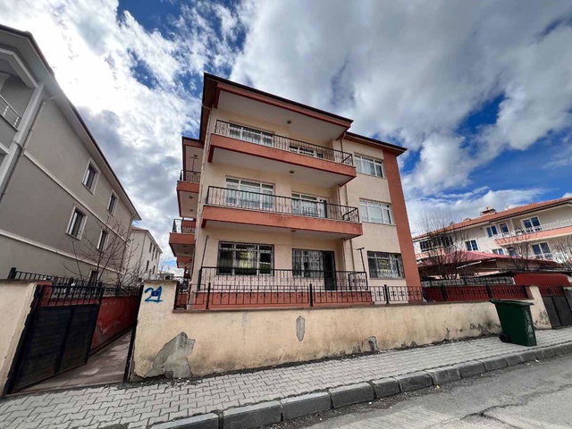 REMAX DEM'DEN ÇARŞI MERKEZDE SATILIK 3+1 YATIRIMLIK FIRSAT DAİRE
