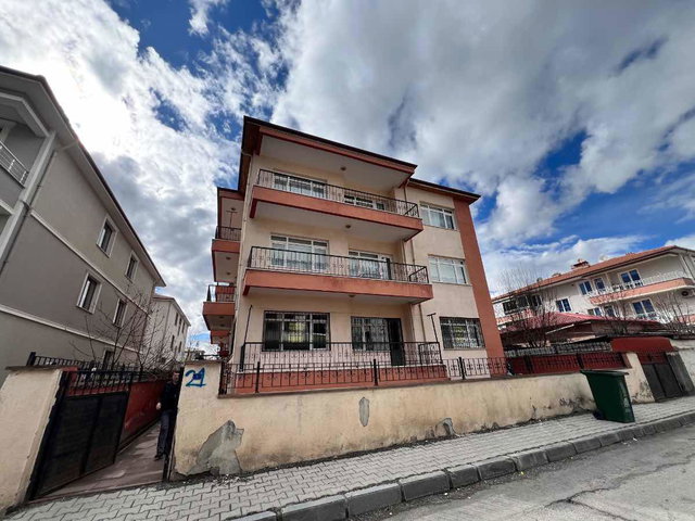 REMAX DEM'DEN ÇARŞI MERKEZDE SATILIK 3+1 YATIRIMLIK FIRSAT DAİRE