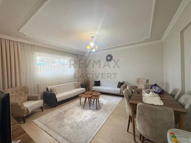 RE/MAX LACİVERT'TEN YILDIZKENT'TE SATILIK  3+1 DAİRE