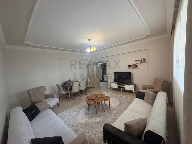 RE/MAX LACİVERT'TEN YILDIZKENT'TE SATILIK  3+1 DAİRE