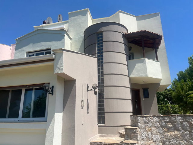 BIN KONUTLARIN EN ÖZEL KONUMUNDA DOĞAYLA İÇ IÇE SATILIK VILLA!!