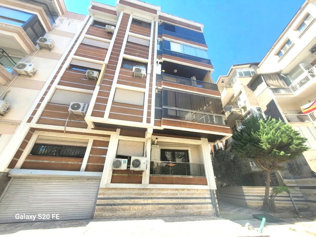 KARŞIYAKA DONANMACI SAHILE 100 M OTOPARKLI YENI BINADA3+1 KIRALIK DAIRE