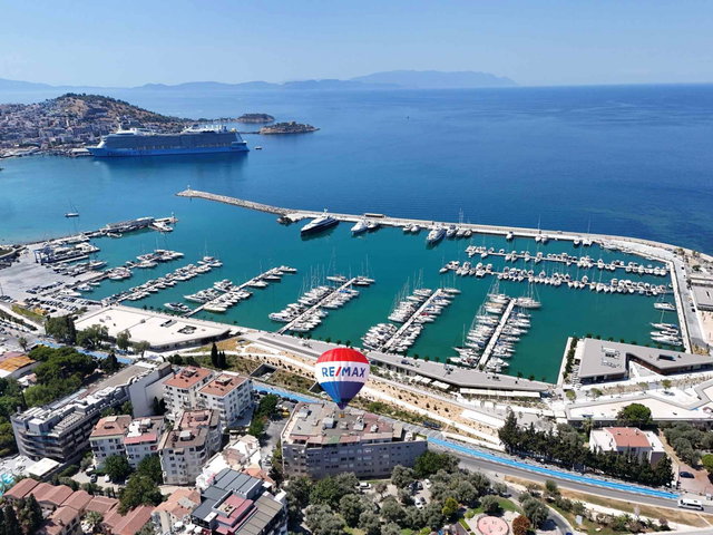 KUŞADASI MARINADA PANORAMIK DENIZ MANZARALI 4+1 YALI DAIRESI