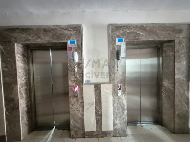 RE/MAX LACIVERT'TEN ABDURRAHMAN GAZI'DE 4+1 SATILIK DAIRE