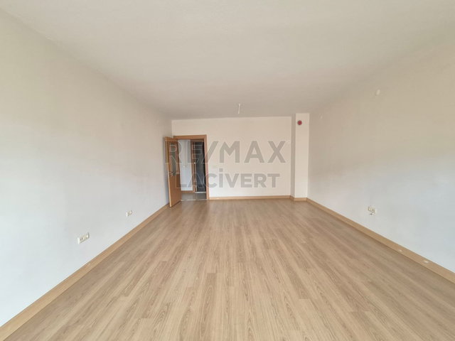 RE/MAX LACIVERT'TEN ABDURRAHMAN GAZI'DE 4+1 SATILIK DAIRE