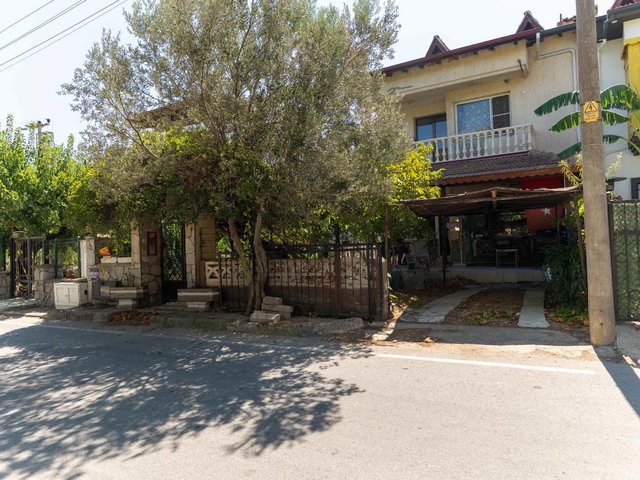 URLA ZEYTINALANI'NDA MERKEZE ÇOK YAKIN 5+1 IKIZ VILLA