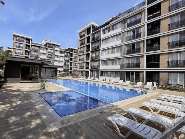 ÇEKMEKÖY ASTERA EVLERI'NDE 1+1 SATILIK DAIRE