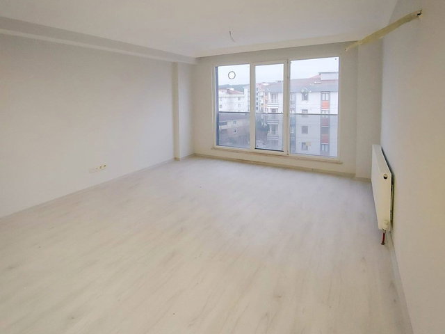 ÇEKMEKÖY ASTERA EVLERI'NDE 1+1 SATILIK DAIRE