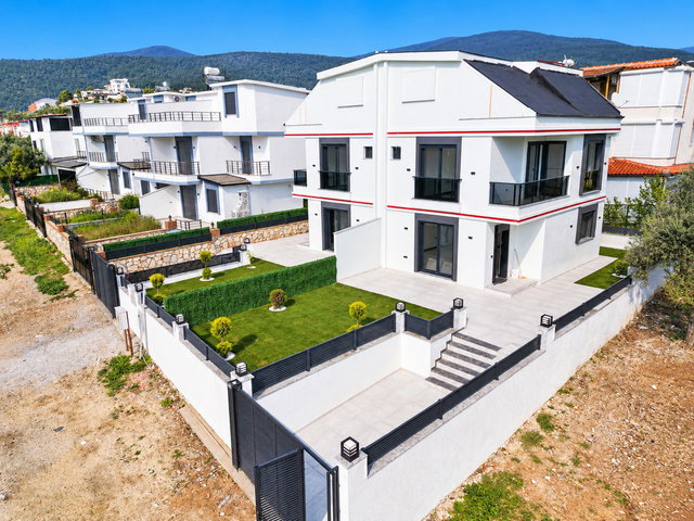 AKBÜK’TE DENİZE YÜRÜME MESAFESİNDE SIFIR FULL EŞYALI 3+1 VİLLA