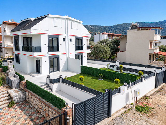 AKBÜK’TE DENİZE YÜRÜME MESAFESİNDE SIFIR FULL EŞYALI 3+1 VİLLA
