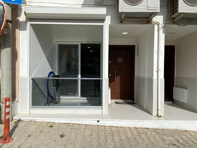 ÇEŞME MERKEZDE DENİZ MANZARALI EŞYALI SATILIK 1+1 DAİRE