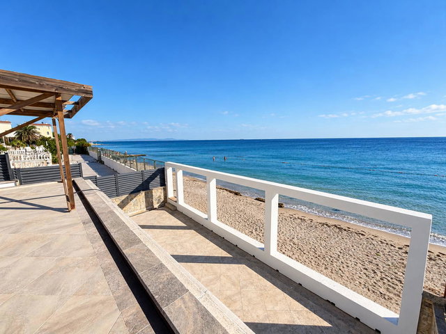 GÜZELCEDE DENIZ MANZARALI MÜSTAKIL VILLA VE TICARI ALAN