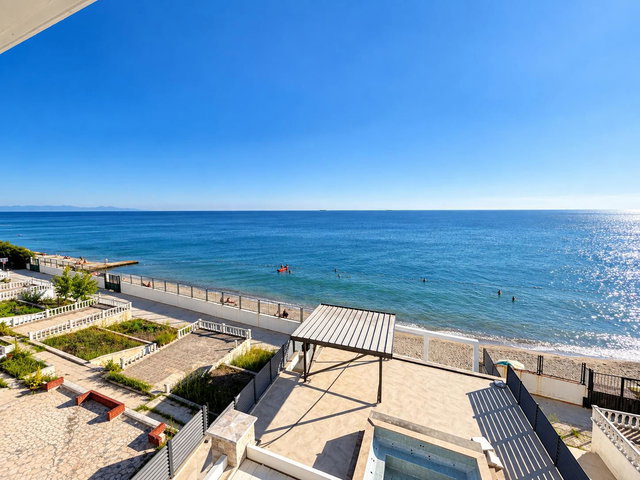 GÜZELCEDE DENIZ MANZARALI MÜSTAKIL VILLA VE TICARI ALAN