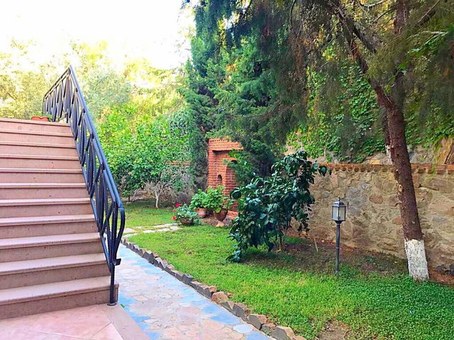 YALIKAVAK MERKEZDE SATILIK , EŞYALI 2+1 , KISMİ DENİZ MANZARALI DAİRE
