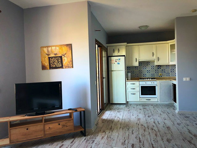 YALIKAVAK MERKEZDE SATILIK , EŞYALI 2+1 , KISMİ DENİZ MANZARALI DAİRE