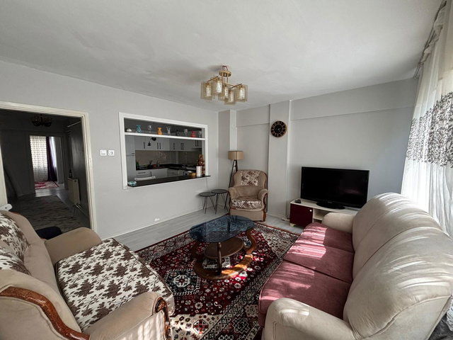 SAHİL MAHALLESİNDE SATILIK 2+1 DAİRE DENİZE BİR SOKAK
