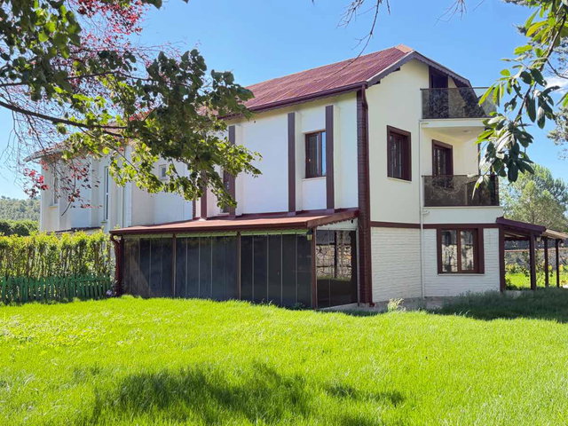 KADOVA EVLERİ’NDE 4+2, 275 M² BRÜT, 3 KATLI, SATILIK VİLLA