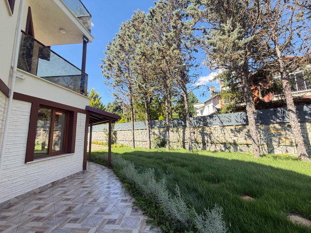 KADOVA EVLERİ’NDE 4+2, 275 M² BRÜT, 3 KATLI, SATILIK VİLLA