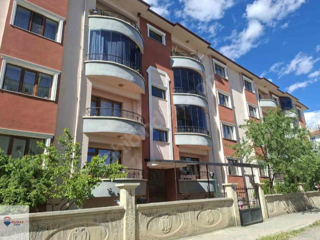 REMAX DEM'DEN AKŞEMSETTİN MAH 3+1 ARA KAT SATILIK FIRSAT DAİRE