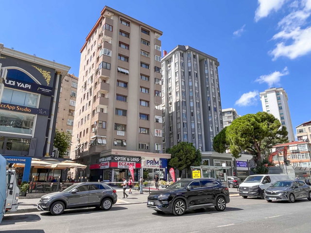 SUADİYE DE MİNİBÜS CADDESİ ÜZERİNDE 3+1 KİRALIK DAİRE
