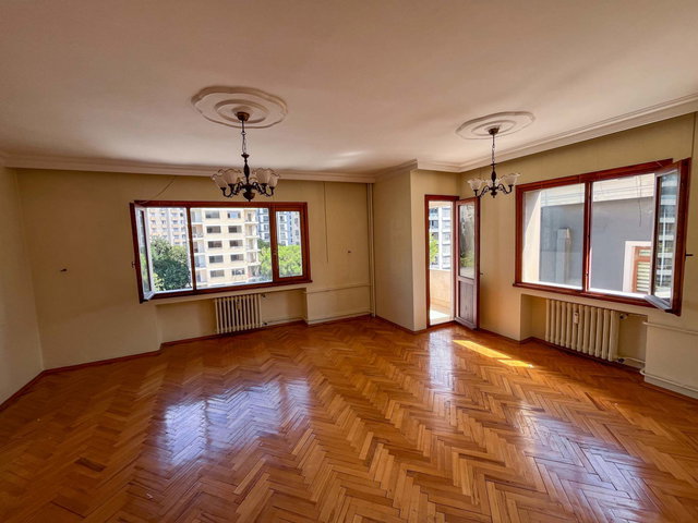 SUADİYE DE MİNİBÜS CADDESİ ÜZERİNDE 3+1 KİRALIK DAİRE