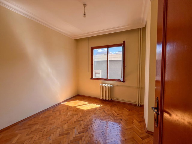 SUADİYE DE MİNİBÜS CADDESİ ÜZERİNDE 3+1 KİRALIK DAİRE