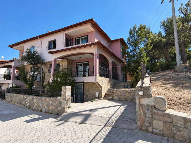 KUŞADASI BAYRAKLIDEDE’DE DENİZ MANZARALI 4+1, 3 KATLI, KİRALIK VİLLA | BOŞ & EŞYASIZ