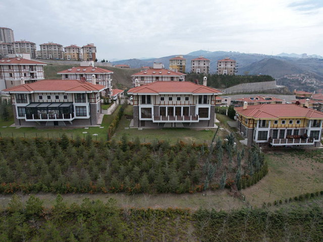 KUZEYKENT'İN EN NEZİH LOKASYONUNDA,BAHÇE KULLANIMLI,GENİŞ 5+1 VİLLA