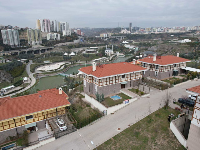 KUZEYKENT'İN EN NEZİH LOKASYONUNDA,BAHÇE KULLANIMLI,GENİŞ 5+1 VİLLA
